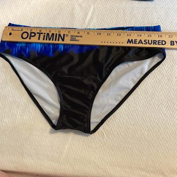 Bathing suit - Picture 3 of 9